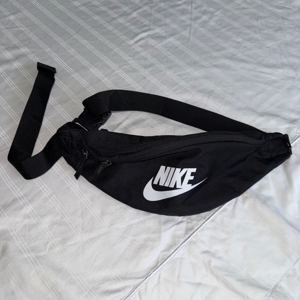 Nike  Heritage Hip Fanny Pack Belt Bag Black White Logo Travel Casual Everyday‎